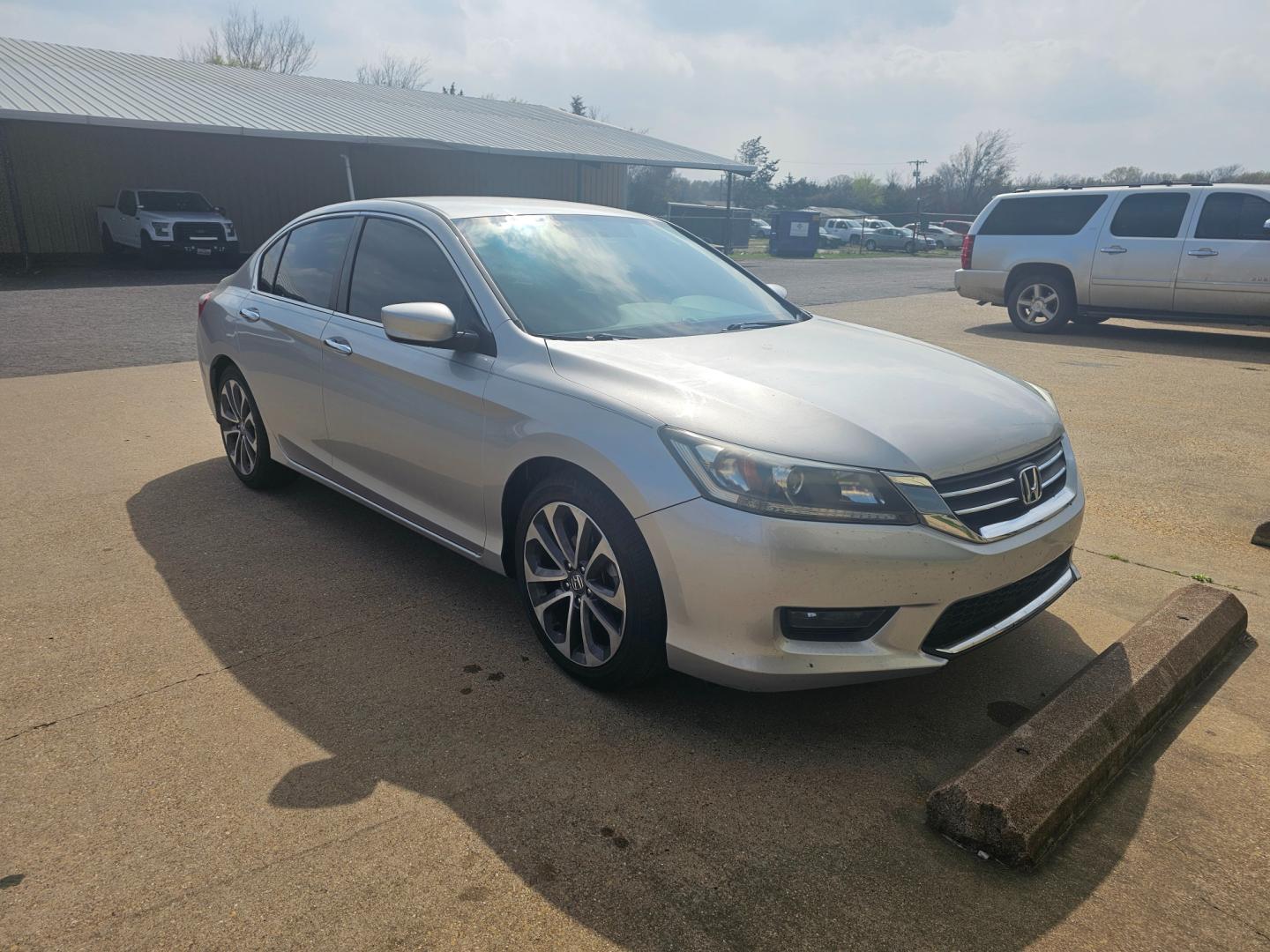 2014 SILVER Honda Accord Sport Sedan CVT (1HGCR2F57EA) with an 2.4L L4 DOHC 16V engine, Continuously Variable Transmission transmission, located at 533 S Seven Points BLVD, Seven Points, TX, 75143, (430) 255-4030, 32.313999, -96.209351 - Photo#1